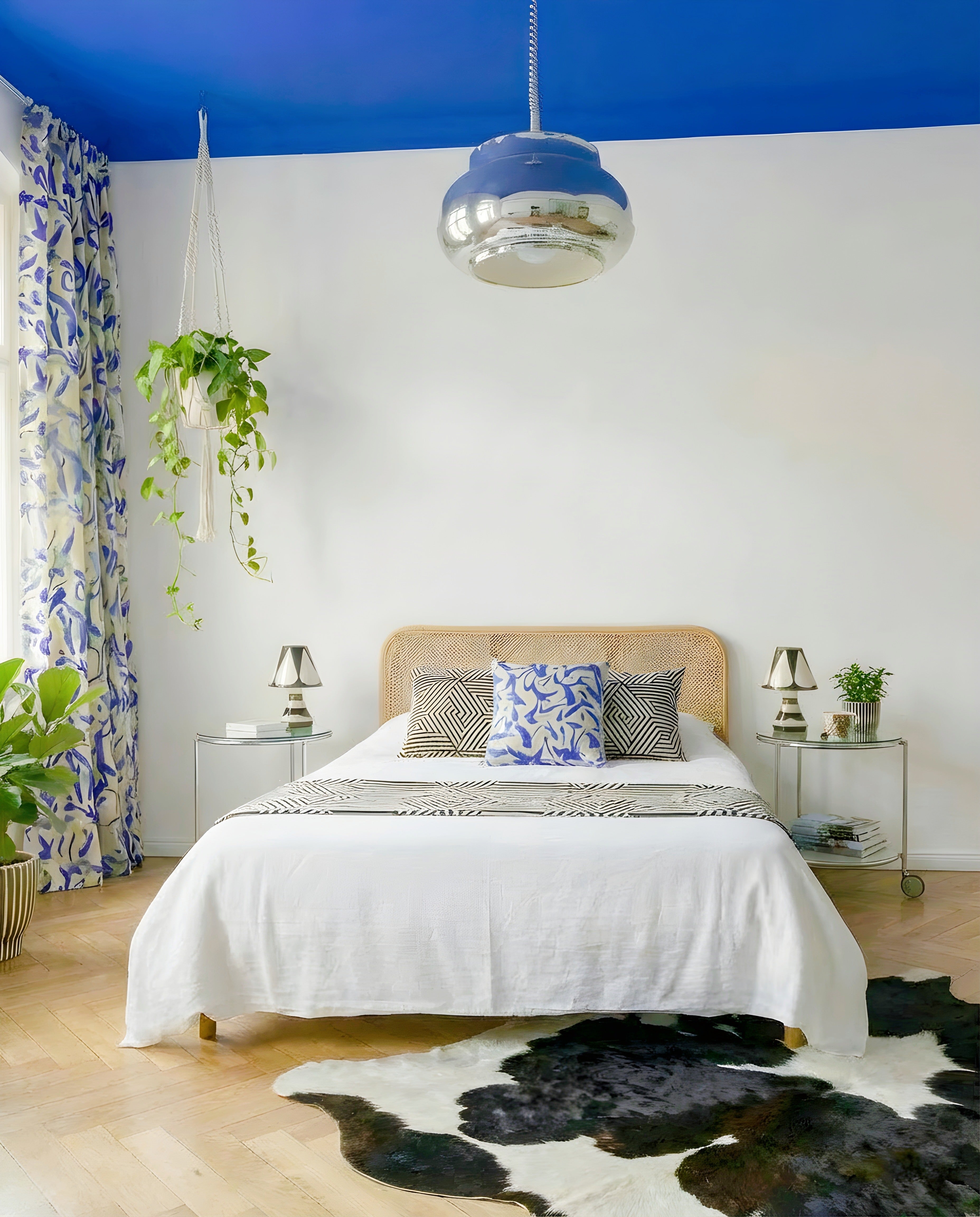 Desserte ronde / table d’appoint ou de lit — design Ehlen Johansson