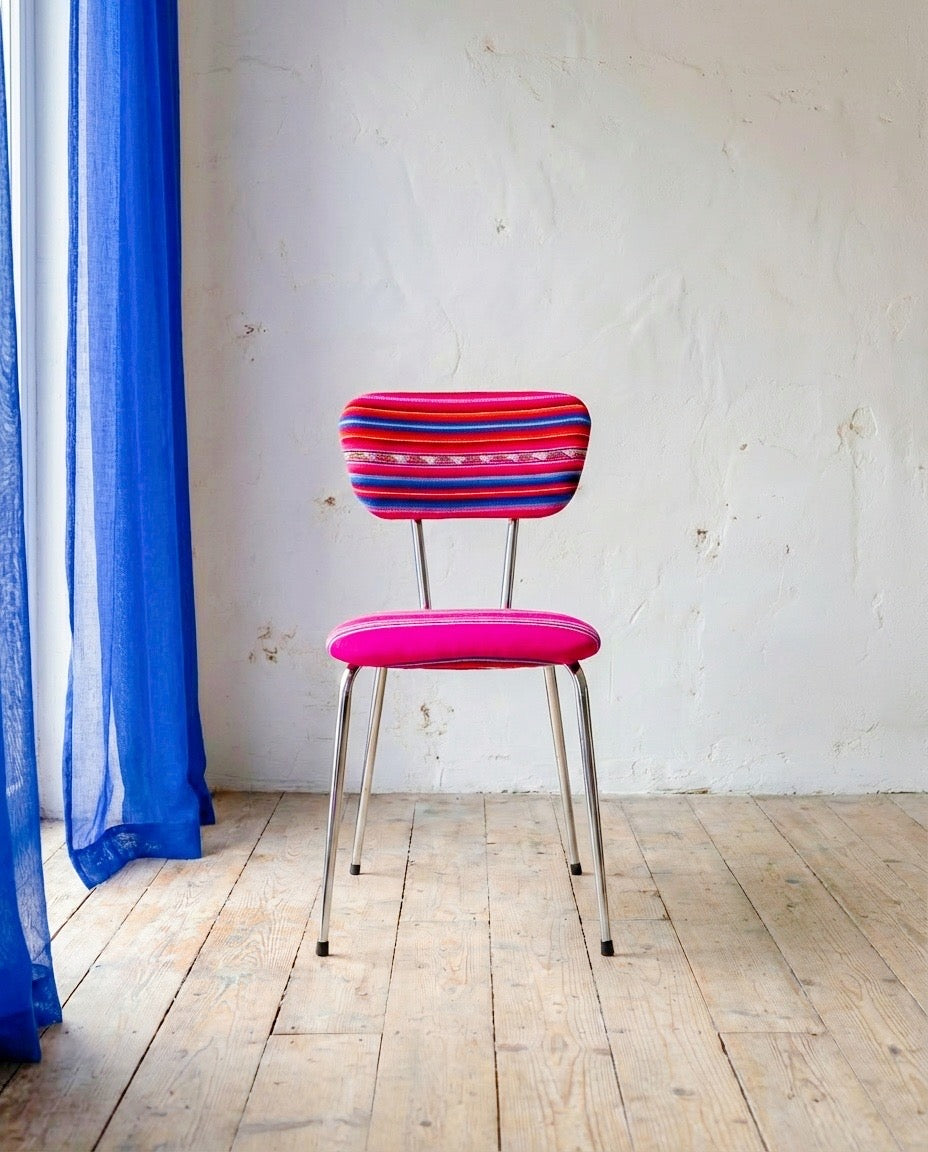 Chaise vintage restaurée - tissu aguayo bolivien