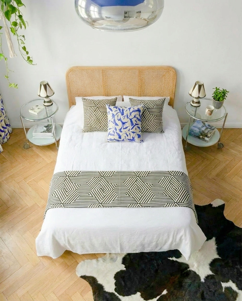 Desserte ronde / table d’appoint ou de lit — design Ehlen Johansson